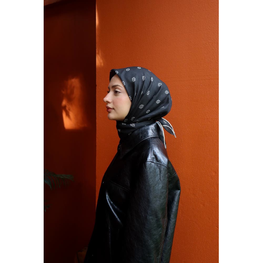 SİYAH-BEYAZ EŞARP 10