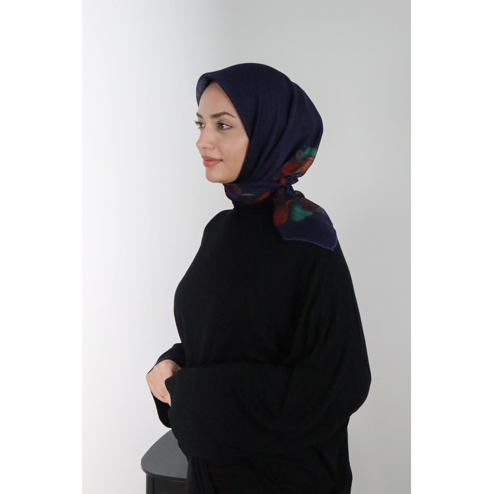 SOFT EŞARP 1142 LACİVERT RENKLİ ÇİÇEK